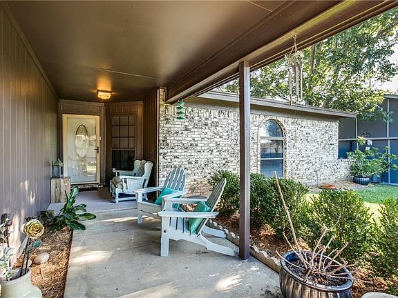 3rd image of 705 Irish Glen Dr