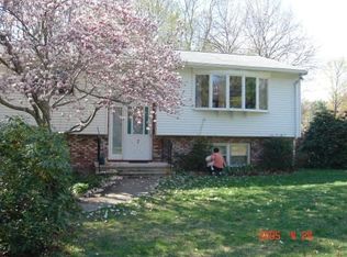 7 Ridgefield Rd, Wayland, MA 01778