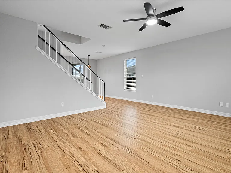 919 Washburn Dr — Photo 4