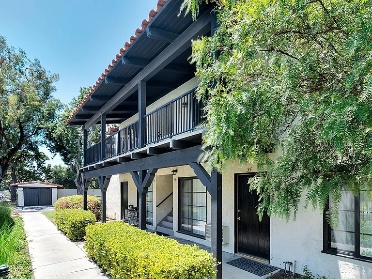 Mission Plaza Apartment Homes — Photo 8
