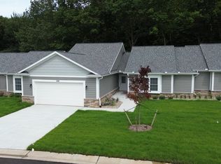 2114 Carriage Hill Cir #2055, Lapeer, MI 48446