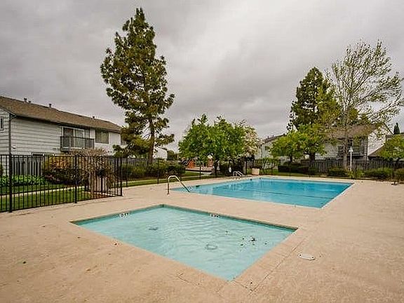 2nd image of 961 Vasco Da Gama Ln
