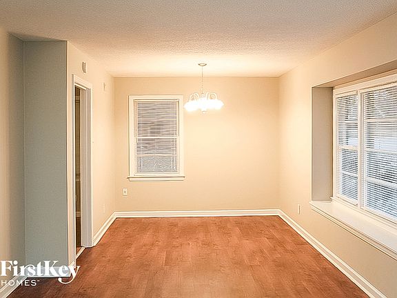 3rd image of 1454 Randall Dr