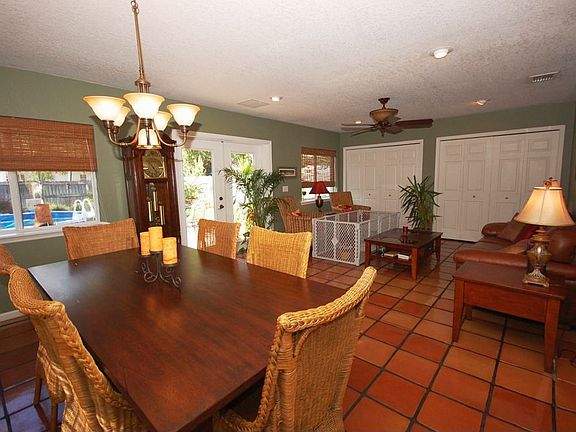 5th image of 443 38th Ave NE
