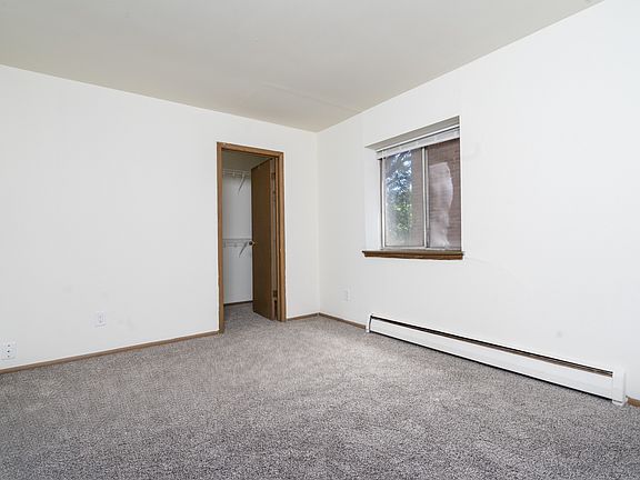2 Bed / 1 Bath - 1000 SF - Bedroom