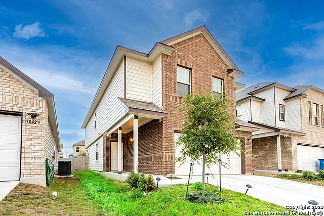4 bed, 2.5 bath, 2194 sqft, $1,950 — Photo 4