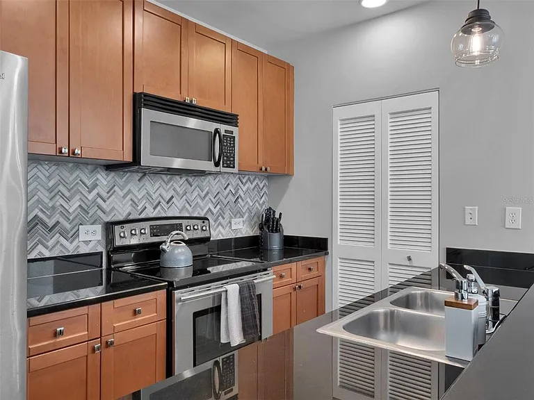 525 E Jackson St #508 — Photo 35