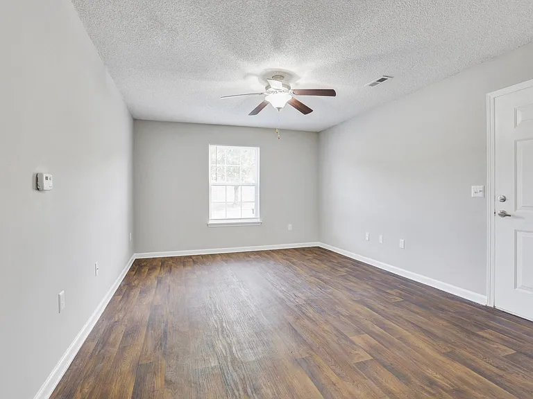 Highland Ridge Apartment Homes — Photo 7