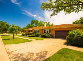 6851 W Dobson St, Niles, IL 60714