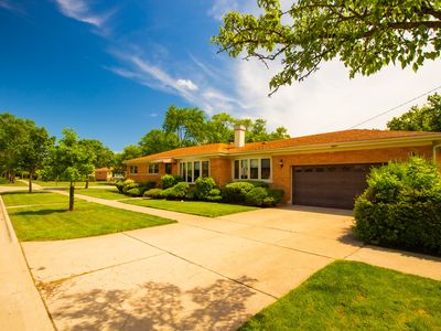6851 W Dobson St, Niles, IL, 60714