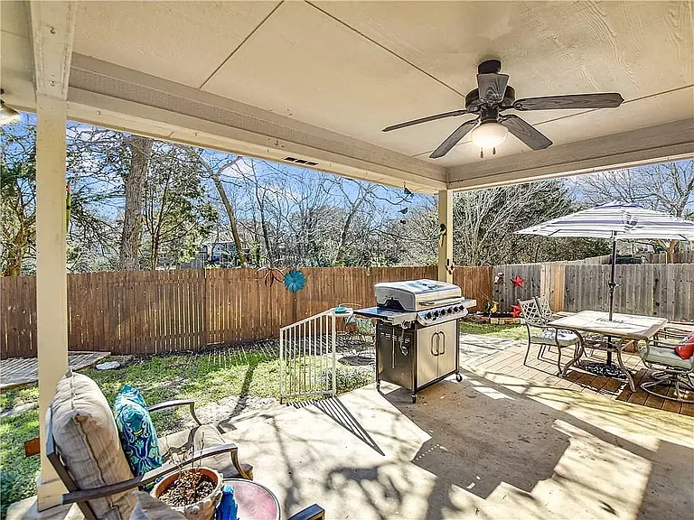 912 Moser River Dr — Photo 15