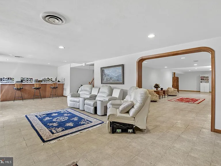 5800 Plainview Rd — Photo 24