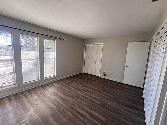 3rd image of 214 Westwood Dr