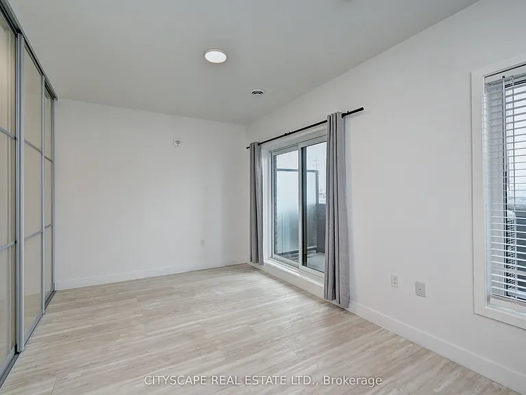 408 Dundas St S #212 — Photo 25