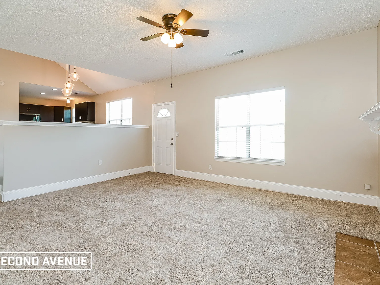 3 bed, 2.5 bath, 1646 sqft, $1,869 — Photo 4