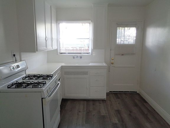 4th image of 2360 Cedar Ave APT B