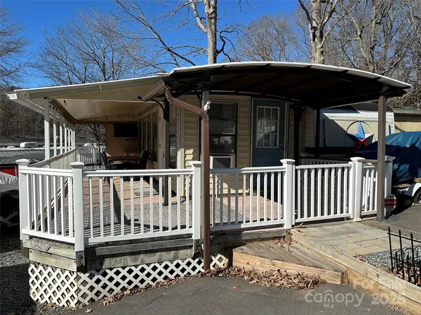 168 Clubhouse Dr, New London, NC 28127