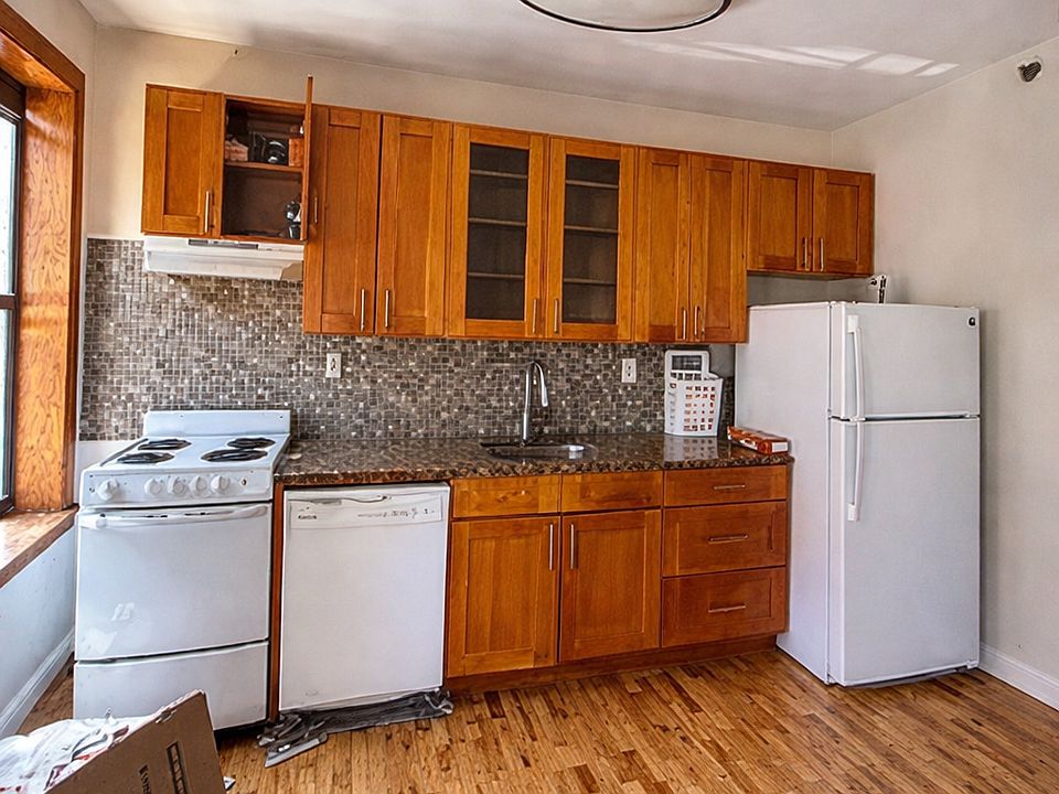 2nd image of 2010 Ocean Ave APT B10