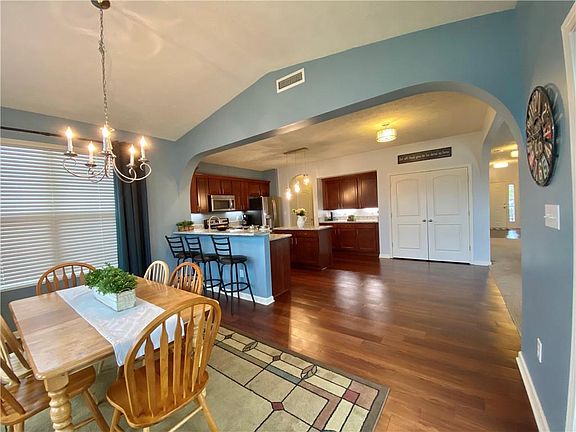 3rd image of 1669 Dorset Dr