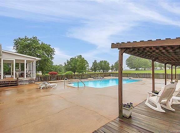 5th image of 112 Shelia Ln