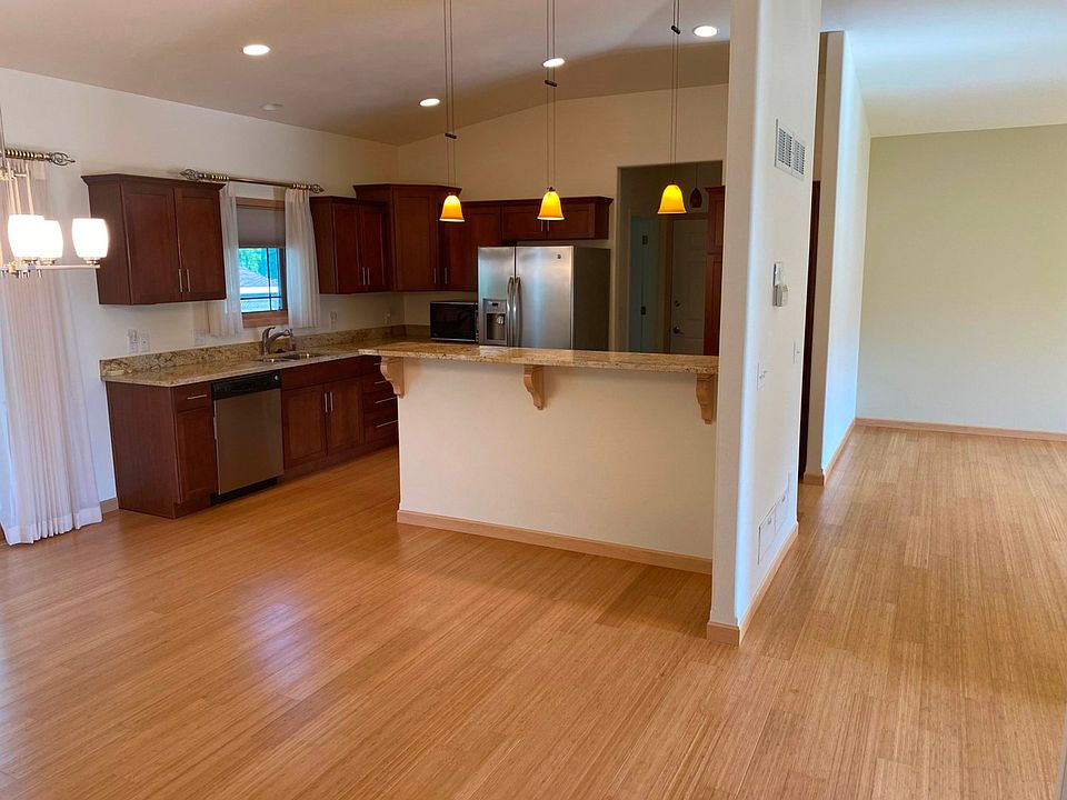 2nd image of 925 River Bluff Dr