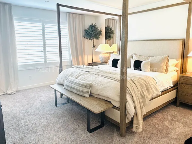 837 Soledad Ave — Photo 6