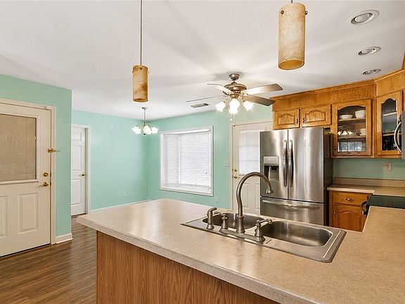 3rd image of 10514 Rolling Valley Dr