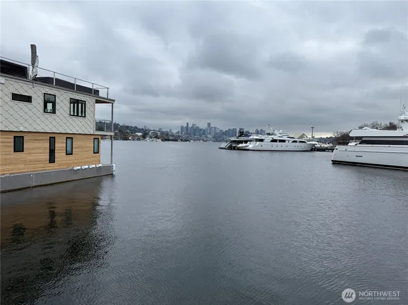 2309 N Northlake Way #13, Seattle, WA 98107