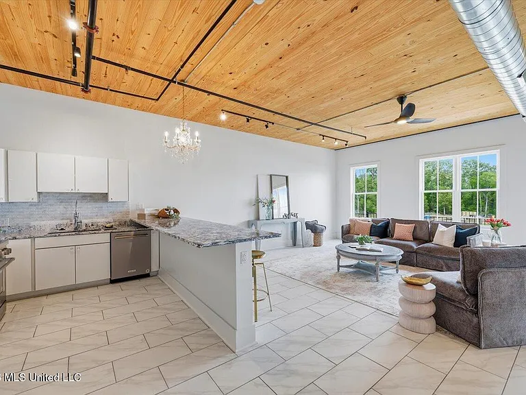 145 Republic St — Photo 11