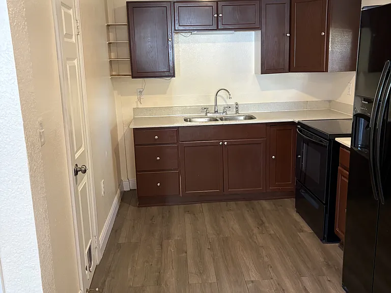 905 E Crawford St — Photo 8