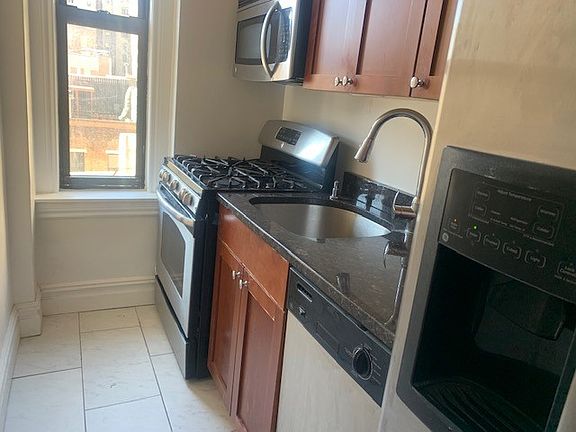 3rd image of 525 W End Ave APT 7G