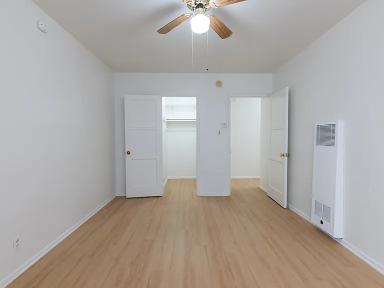 Gayley Manor Apartments — Photo 31
