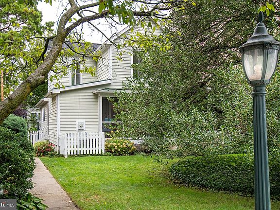 5th image of 406 Goldsborough St #406