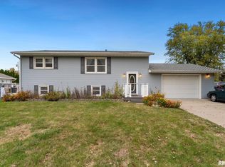 917 5th St #A, Hampton, IL 61256