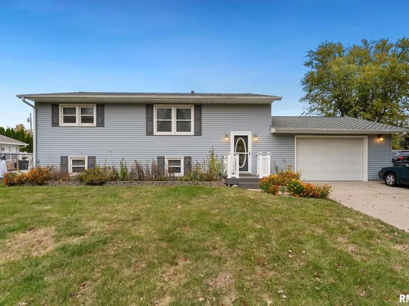 917 5th St #A, Hampton, IL 61256