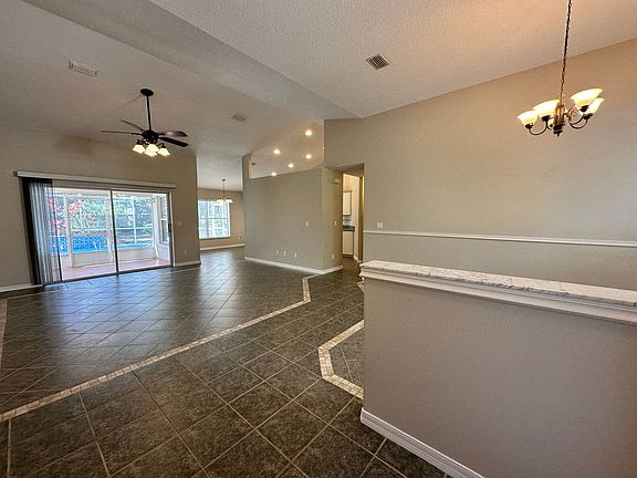 3rd image of 32 Franciscan Ln