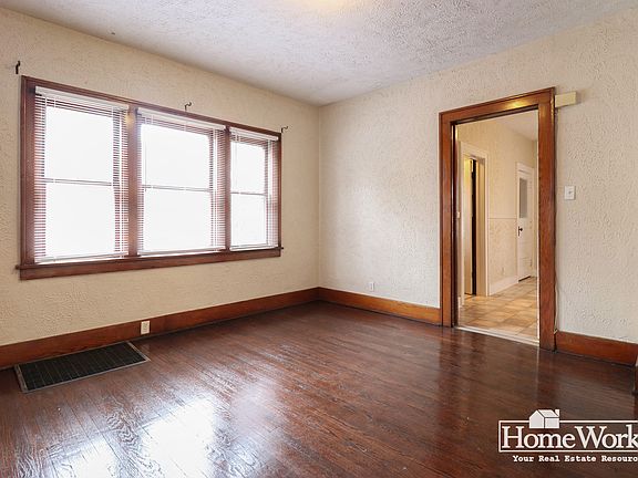 4th image of 1110 W Jefferson Blvd