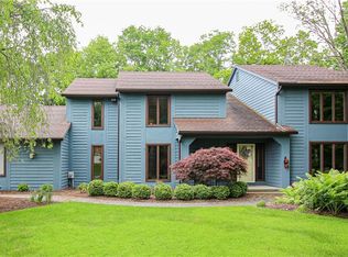 9 Holley Crk, Pittsford, NY 14534