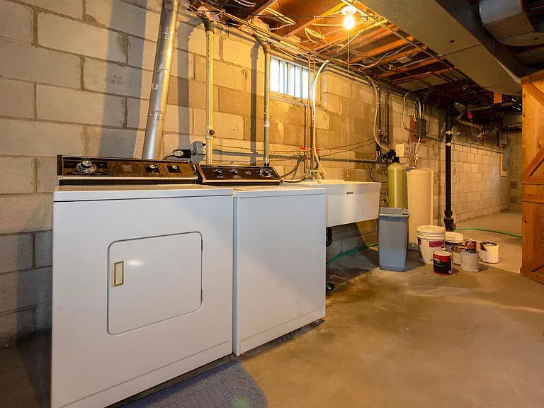 In unit laundry and extra storage space