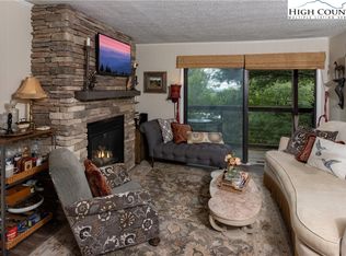 103 Mid Holiday Ln APT D216, Banner Elk, NC 28604