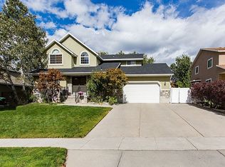 2071 E Glacier View Dr, Sandy, UT 84092