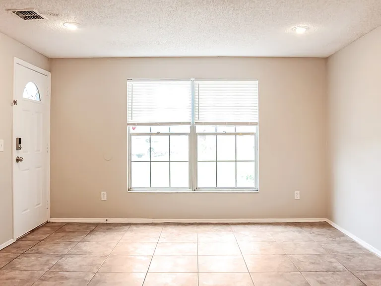 8244 Yolanda Ct — Photo 5