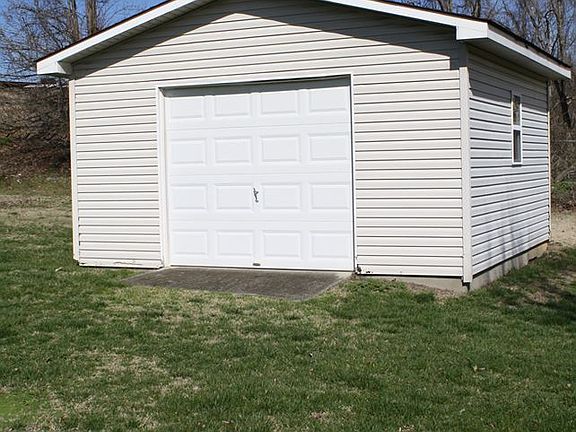 4th image of 2329 Brandon Ln