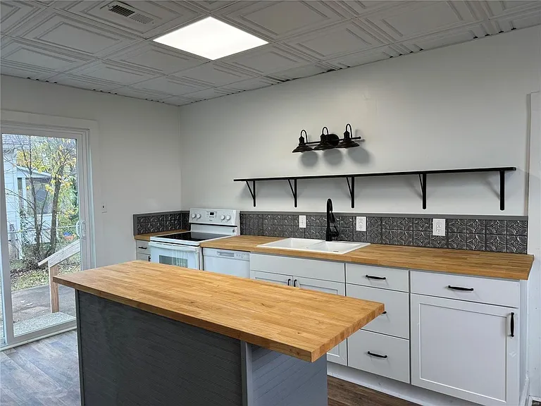 422 N Madison Ave — Photo 5