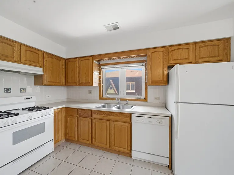 5940 W 87th St #301 — Photo 6