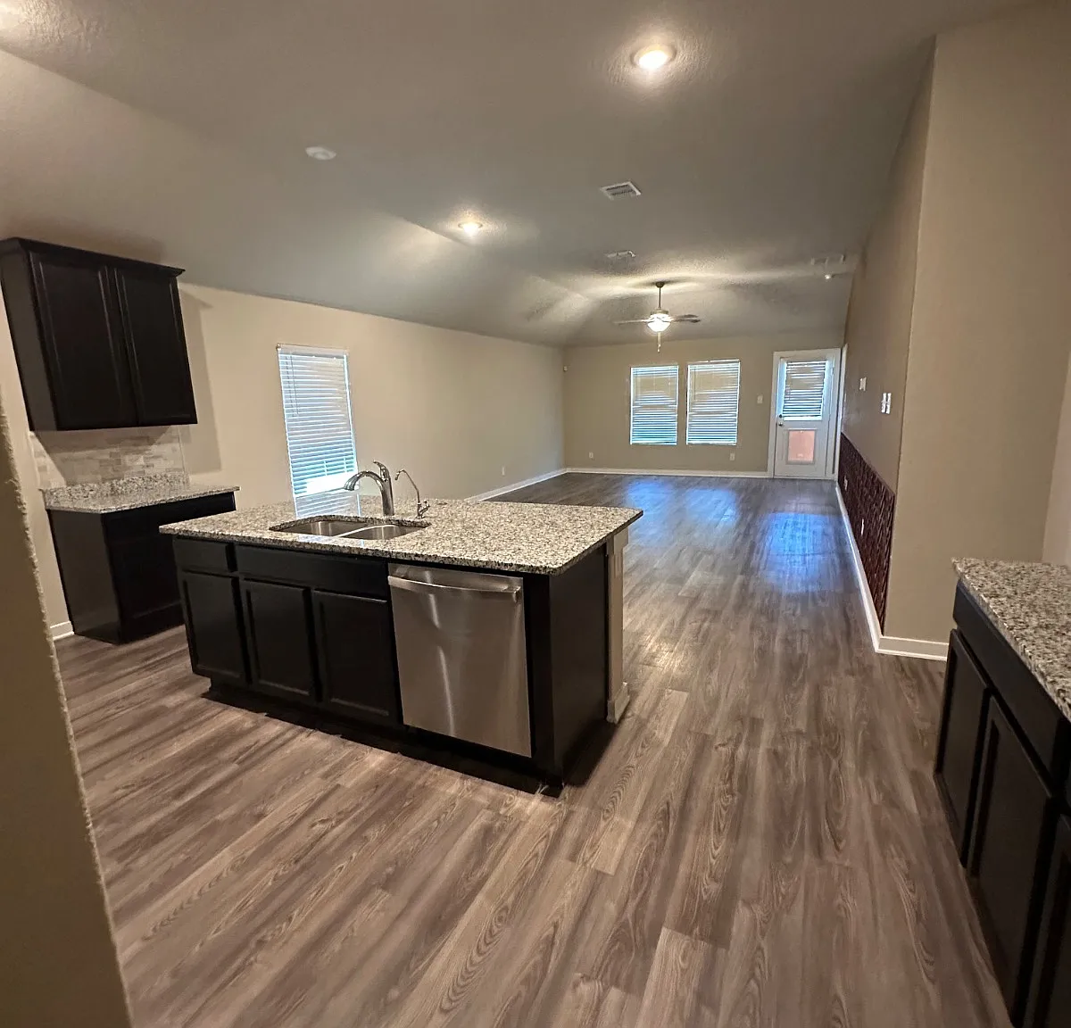 4 bed, 3.5 bath, 2240 sqft, $2,400 — Photo 3