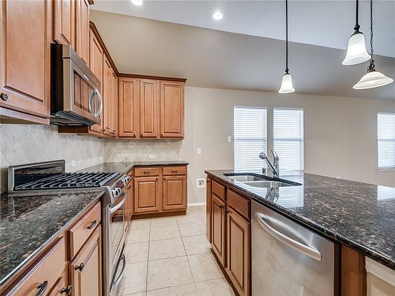 4th image of 2724 Sunnyside Dr