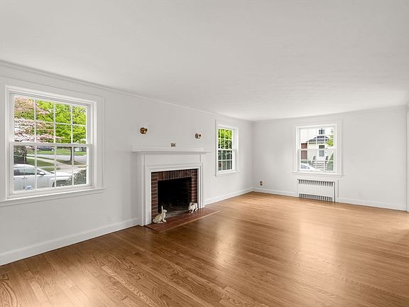 5th image of 10 Magnolia Rd