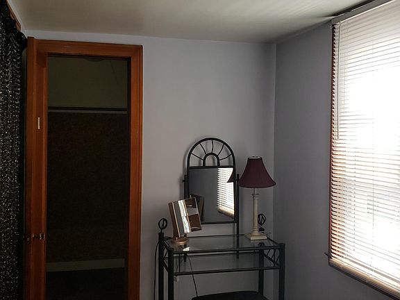 4th image of 182 Briscoe Ave