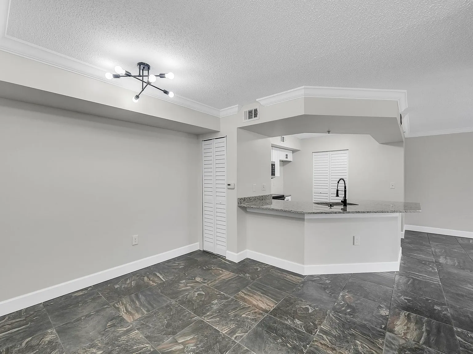 1 bed, 1.0 bath, 781 sqft, $1,700 — Photo 2